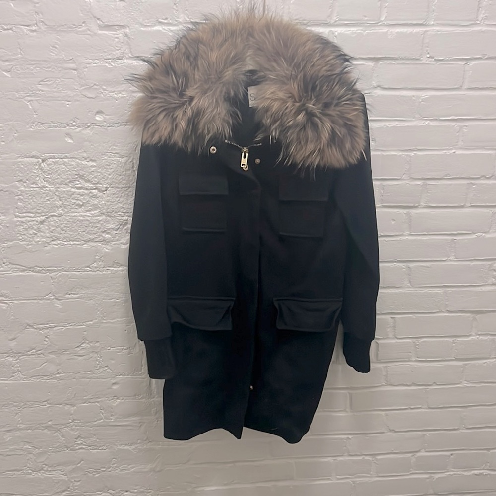 Beautiful sam pea coat with genuine for trim